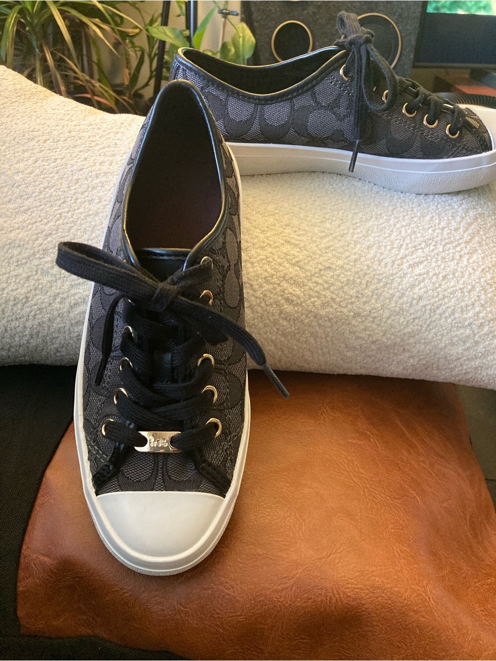 6.5 B Coach Black Grey Signature-Print Low Top Soft Canvas Sneakers. - Picture 6 of 9